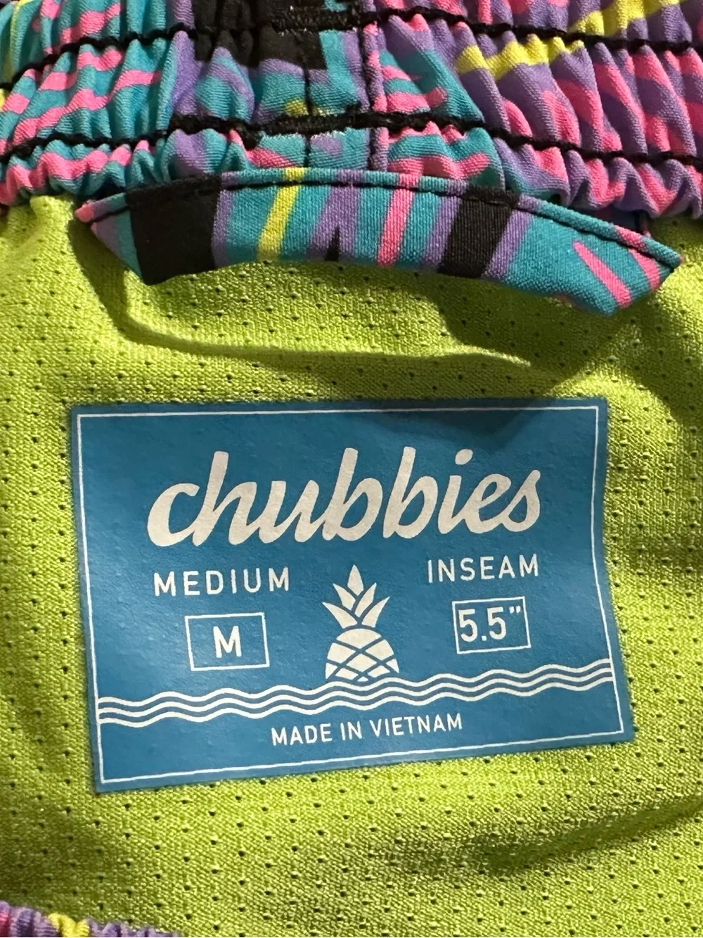 Chubbies Fluorescent Funk swim trunks size Medium 5.5 inseam
